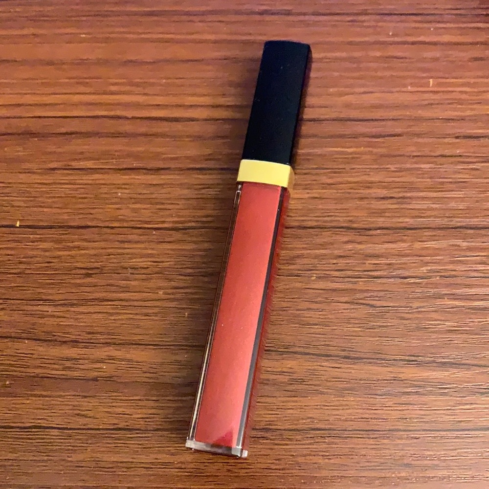 Chanel lipgloss in color 754